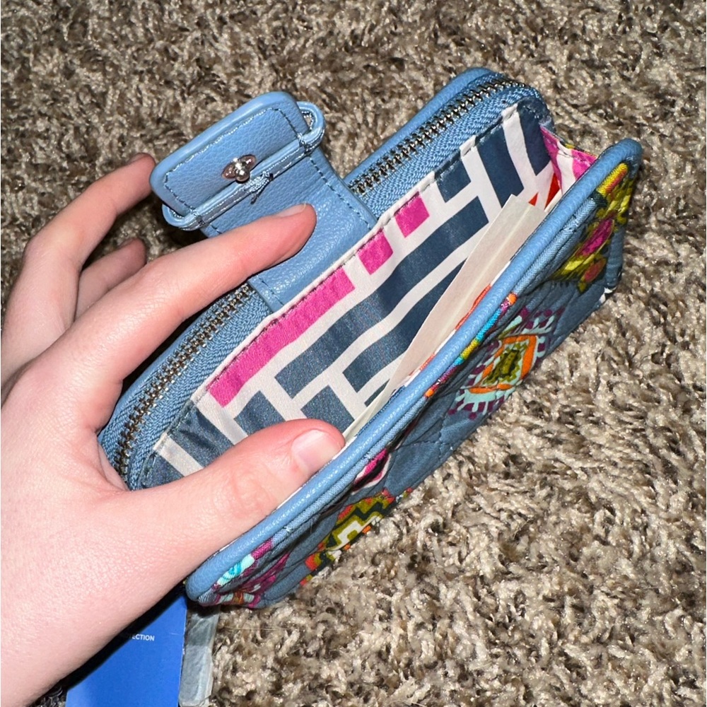 BNWOT Vera Bradley Smartphone Wristlet: “Painted Medallions” - Picture 9 of 16